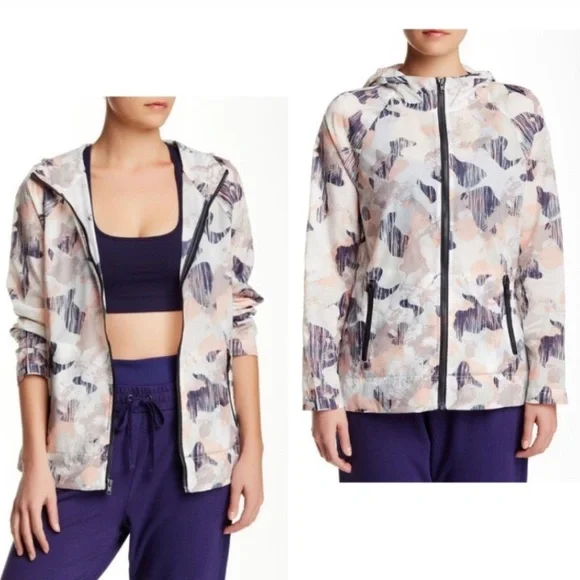 NWT $128 NYDJ Printed Sports Camo Lightweight Windbreaker Size M - Picture 1 of 10